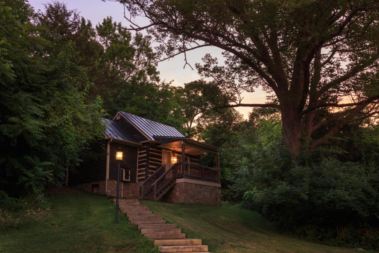 Inn And Cabins At Vaucluse Spring Stephens City Exterior photo